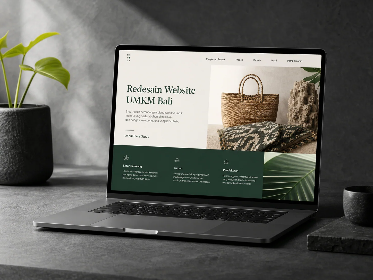 Presentasi desain website UMKM Bali pada sebuah laptop